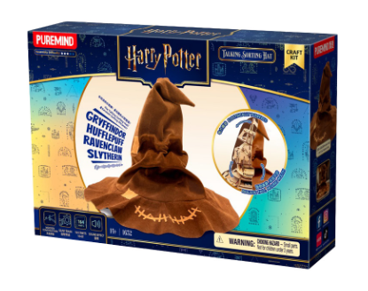 HARRY POTTER - MAGIC COLLECTIBLES - TALKING SORTING HAT - WOODEN SCENE - Immagine 5
