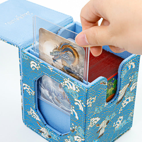 SANSEKING - BROCADE DECK BOX (130+ CARDS) - CRANE DANCE IN AUTUMN POOL - Immagine 3