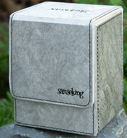 SANSEKING - TYVEK VERTICAL DECK BOX (130+ CARDS) - SILVER - Immagine 3