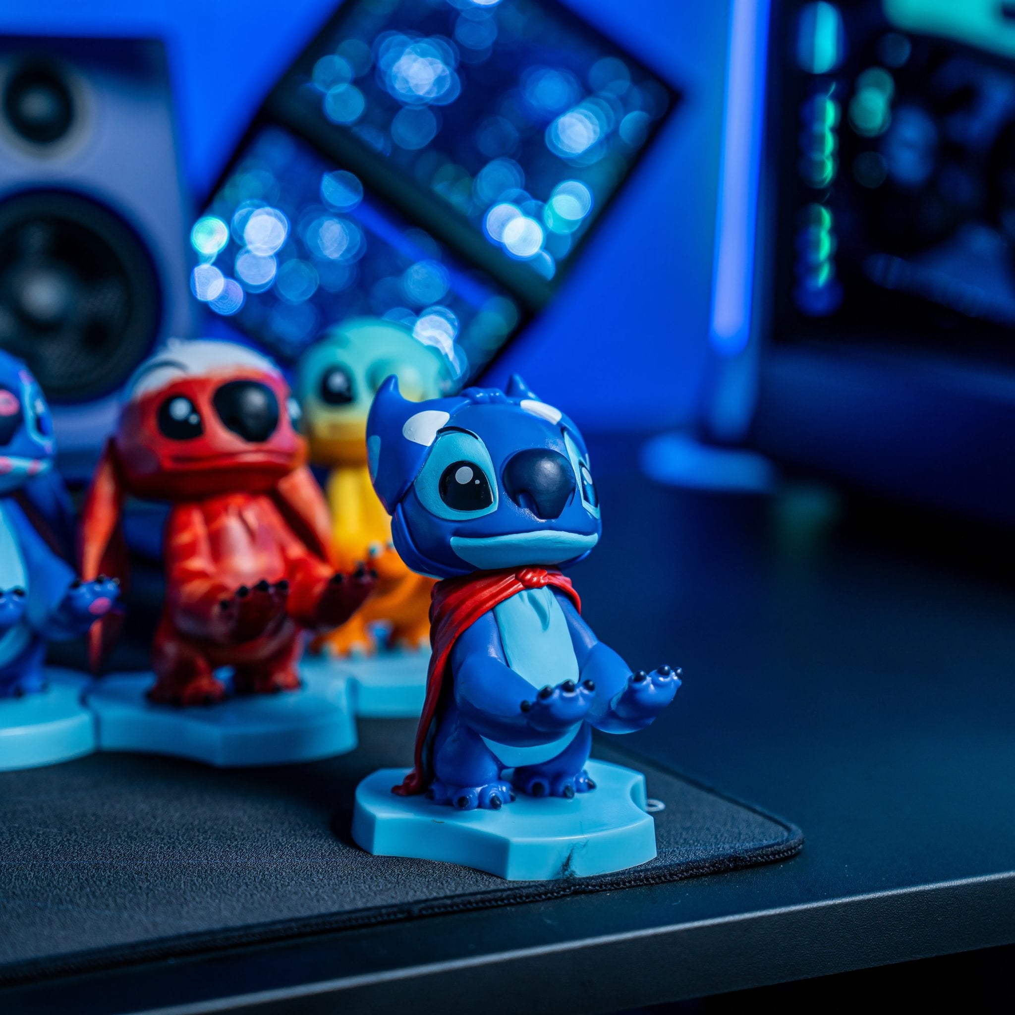 DISNEY - HOLDEM - CHARGING HOLDEM - UNDERPANTS HERO STITCH 11CM - Immagine 2