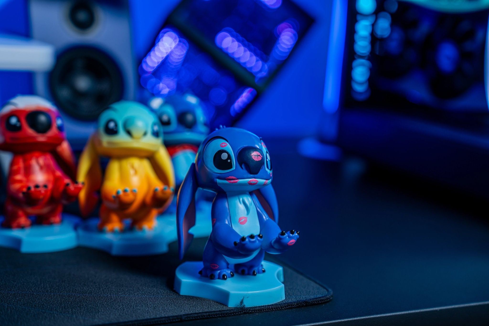 DISNEY - HOLDEM - CHARGING HOLDEM - LOVED UP STITCH 11CM - Immagine 3