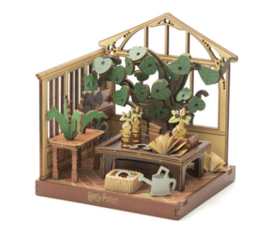 HARRY POTTER - HOGWARTS CLASSES - HERBOLOGY CLASS - WOODEN SCENE