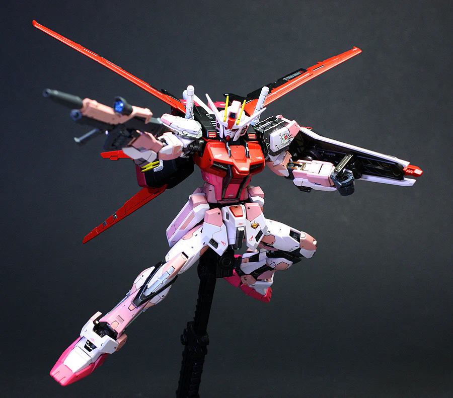 MK74067 - REAL GRADE - STRIKE ROUGE - MODEL KIT 1/144
