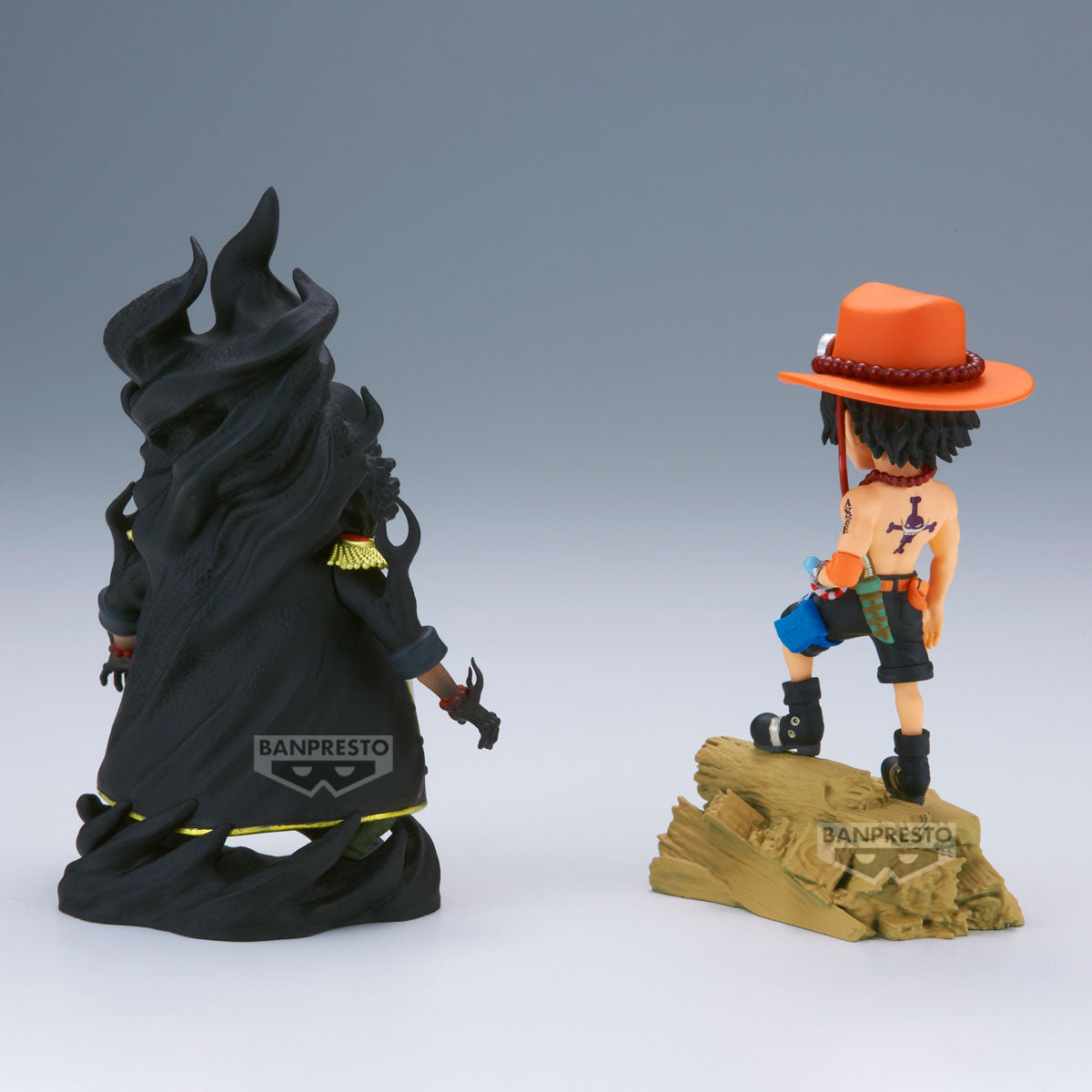 29382 - ONE PIECE WORLD - COLLECTABLE FIGURE - LOG STORIES - PORTGAS D. ACE VS MARSHALL D. TEACH - STATUA 8CM - Immagine 2