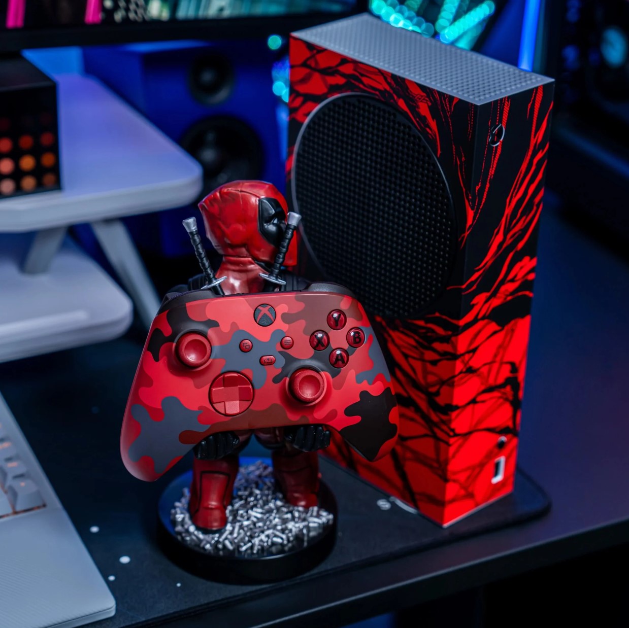 MARVEL: DEADPOOL 3 - HOLDEM - CHARGING HOLDER - BRINGING UP THE REAR' - Immagine 3